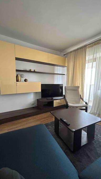 Georgiana'S Central Apartment Bodzavásár Kültér fotó